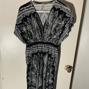 Elegant Black and White Patterned maxi Dress